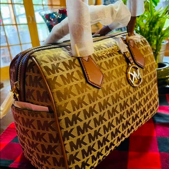 MK 2 way bag Brandnew - Picture 3 of 3